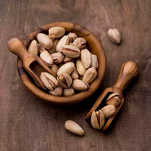 یکی از مهمترین و مشکل‌ترین مواردی که در فرایند تولید پسته باعث افزایش کیفیت محصول می‌شود، سورت پسته است. این کار که در واقع به معنی جداسازی محصولات خوب از بد است به روش‌های مختلفی انجام می‌شود که جدیدترین و بهترین روش سورت پسته، استفاده از دستگاه سورتر پسته است.